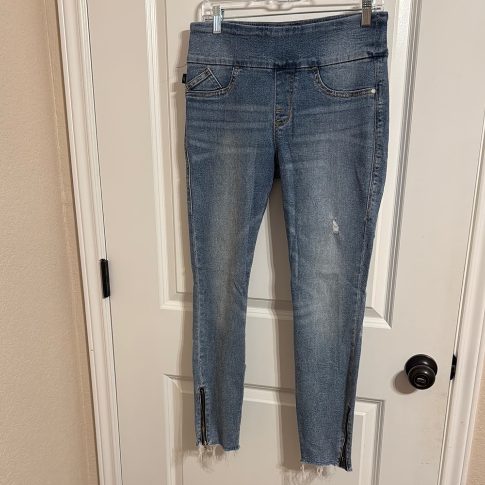 Rock & Republic Blue Skinny Jeans with Distressed Detailing